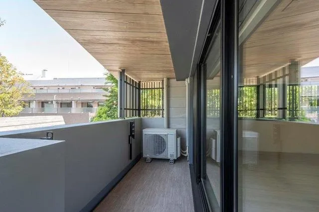 Park Axis Motoazabu - Interior - ["Composite material", "Shade", "Glass"]