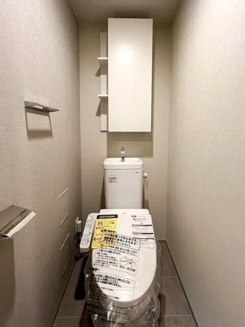 Royal Parks Ariake - Interior - ["Toilet seat", "Toilet", "Flooring"]