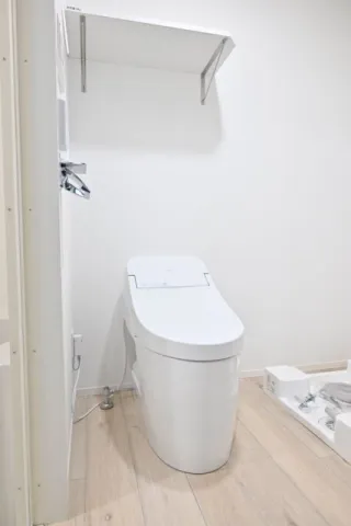 Ruygo Oshiage - Interior - ["Toilet seat", "Flooring", "Plumbing fixture"]