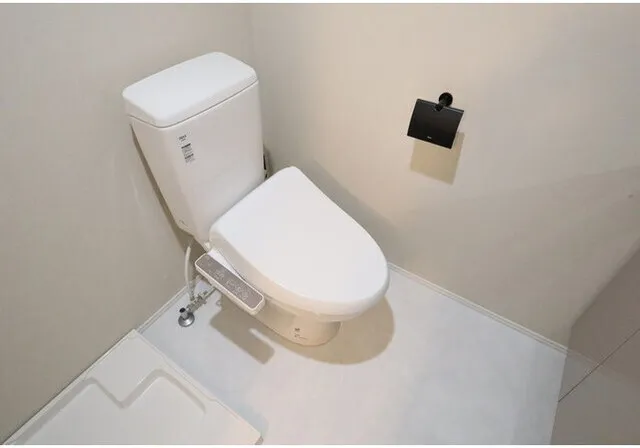 Crescer Nishikoyama - Interior - ["Toilet seat", "Toilet", "Bathroom"]