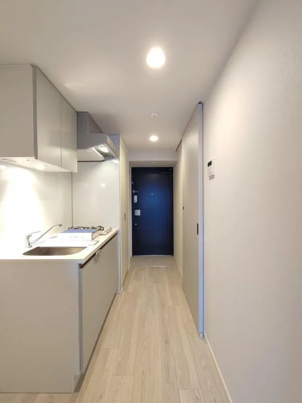 Cross Residence Takadanobaba - Interior - ["Flooring", "Floor", "Ceiling"]