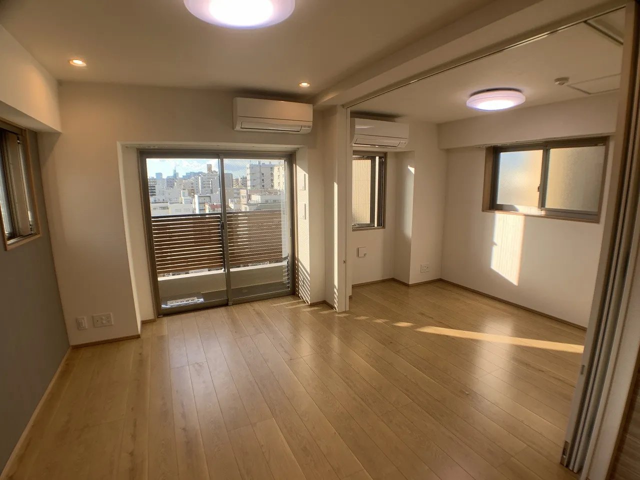LiveFlat Kinshicho - Interior - ["Window", "Fixture", "Door"]