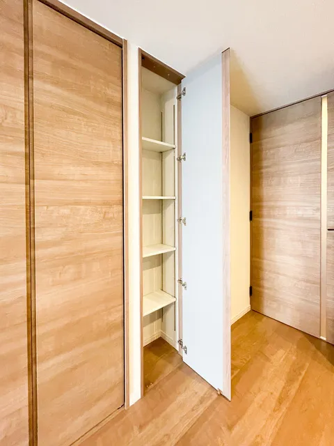 Preasvelta Minowa - Interior - ["Flooring", "Wood flooring", "Floor"]