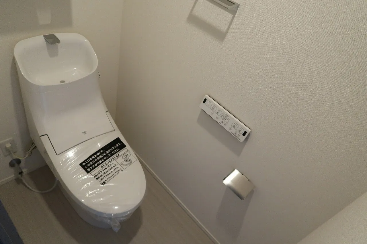 Laurel Tower Renai Hamamatsucho - Interior - ["Automotive design", "Building", "Window"]