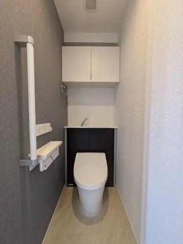 Palace Cynthia Kotobashi - Interior - ["Toilet seat", "Toilet", "Plumbing fixture"]