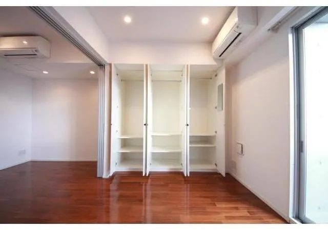 Ipse Kamata WEST - Interior - ["Flooring", "Floor", "Door"]