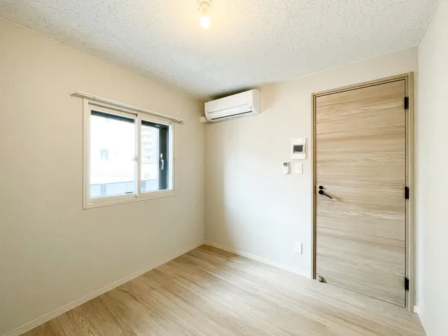 Preasvelta Minowa - Interior - ["Wood", "Flooring", "Floor"]