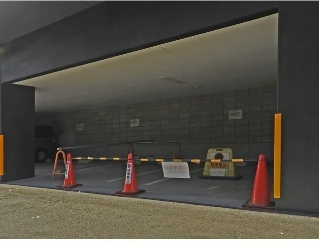 Dicuore Sengawa - Other - ["Composite material", "Concrete", "Parking lot"]