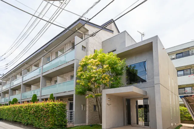 Maison 21 - Exterior - ["Plant", "Sky", "Building"]