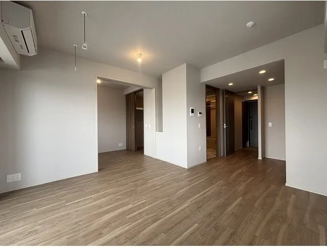Wellis Urban Sumiyoshi East - Interior - ["Flooring", "Floor", "Wood flooring"]