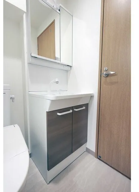 Sound Oshiage - Interior - ["Plumbing fixture", "Flooring", "Bathroom Sink"]