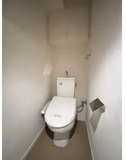 Casa Misakicho - Interior - ["Toilet seat", "Toilet", "Plumbing fixture"]