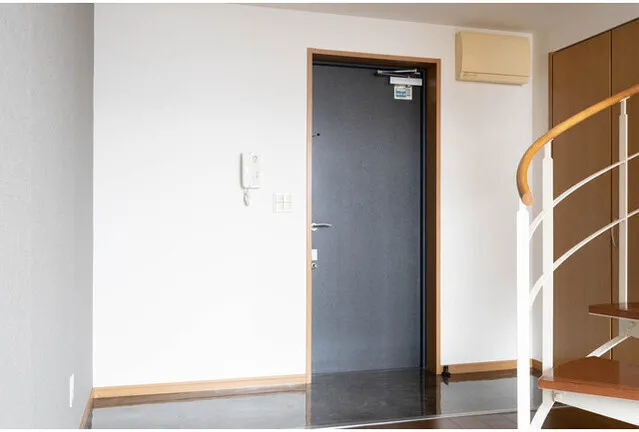 Residence Charmant Tsukishima - Interior - ["Wood", "Door", "Flooring"]