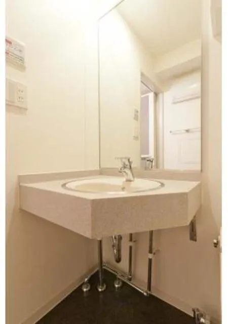 K's Kojimachi - Interior - ["Brown", "Tap", "Mirror"]