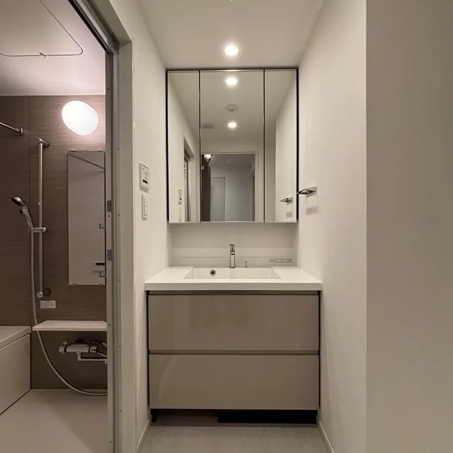 Park Axis Bunkyo Hongo - Interior - ["Flooring", "Bathroom Sink", "Plumbing fixture"]