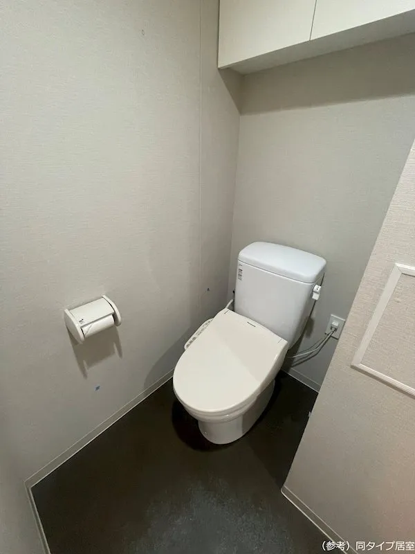Esty Maison Koenji - Interior - ["Toilet seat", "Toilet", "Plumbing fixture"]