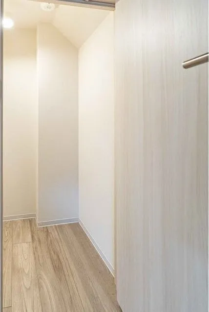 LUMIEC HONCHO EAST - Interior - ["Flooring", "Wall", "Wood"]