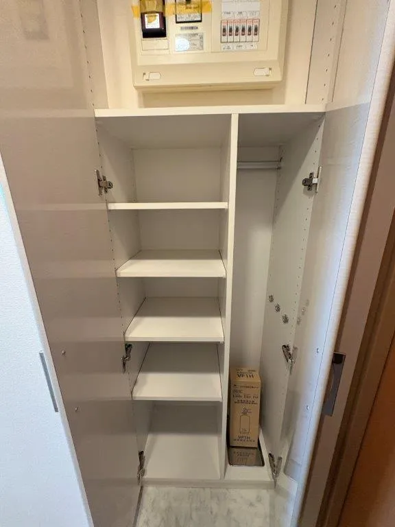 Central Crib Roppongi III - Interior - ["Wood", "Cupboard", "Wardrobe"]