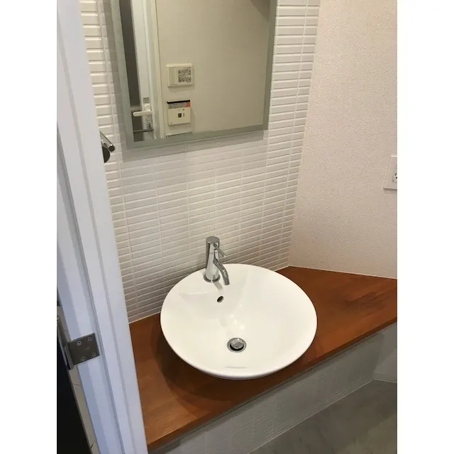 Comforia Omori DEUX - Interior - ["Mirror", "Tap", "Plumbing fixture"]