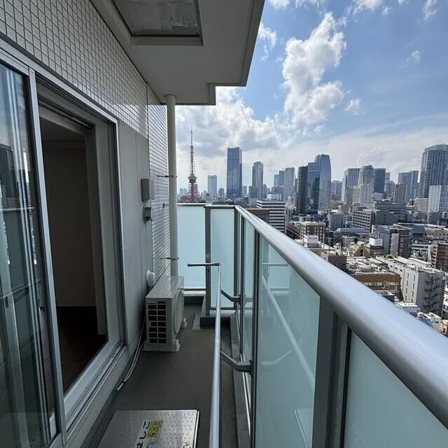 White Tower Hamamatsucho - Interior - ["Daytime", "Urban area", "High-rise building"]