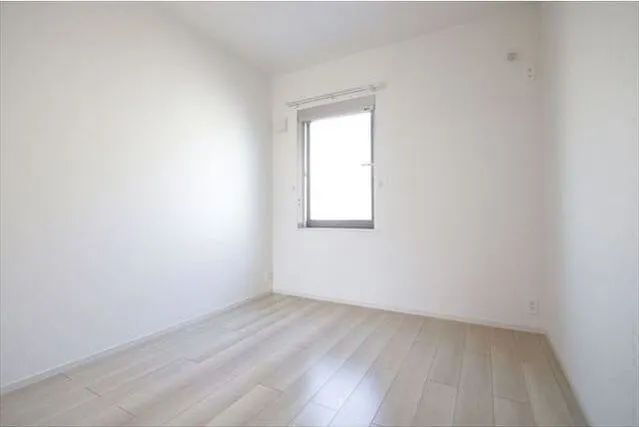 Me - Interior - ["Window", "Building", "Fixture"]