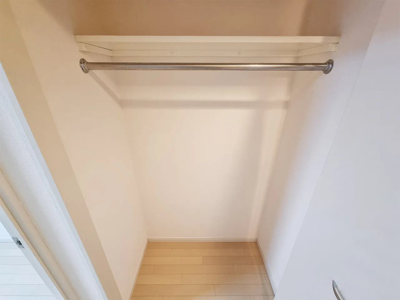 Mynavi STAY Higashioi - Interior - ["Wood", "Flooring", "Floor"]