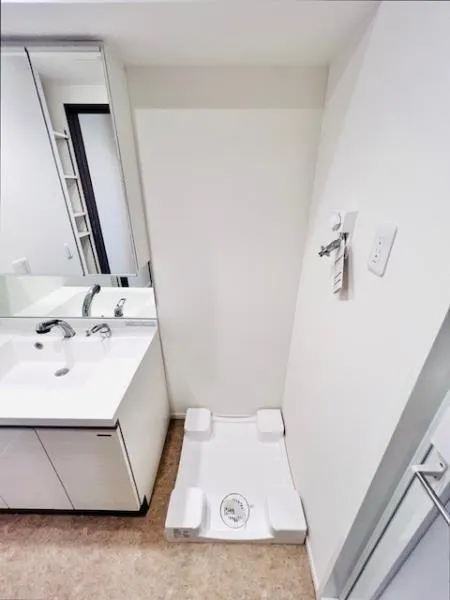 Emily Higashi Nagasaki - Interior - ["Plumbing fixture", "Flooring", "Floor"]