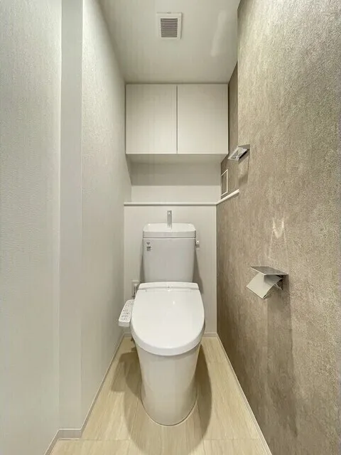 Stylio Kamata West - Interior - ["Toilet seat", "Toilet", "Flooring"]