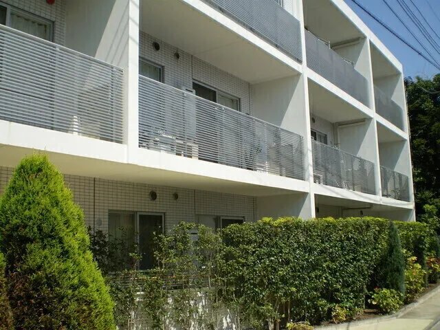 Belle Soleil - Exterior - ["Plant", "Fixture", "Rectangle"]