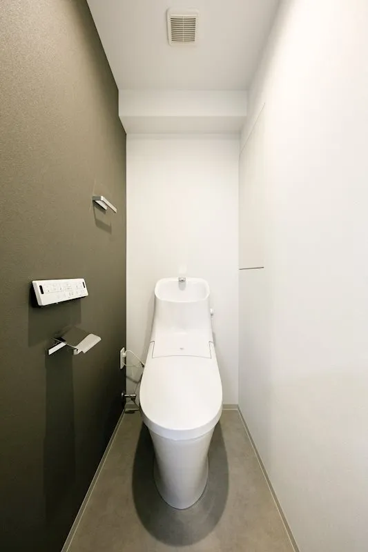Doue Nishikoyama - Interior - ["Toilet seat", "Toilet", "Plumbing fixture"]