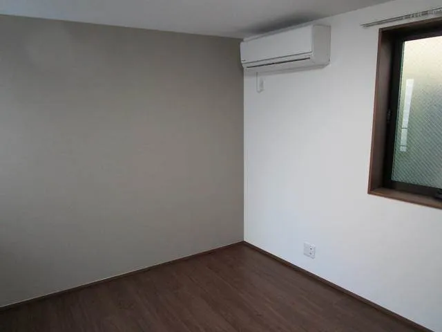Charon - Interior - ["Wall", "Flooring", "Wood"]