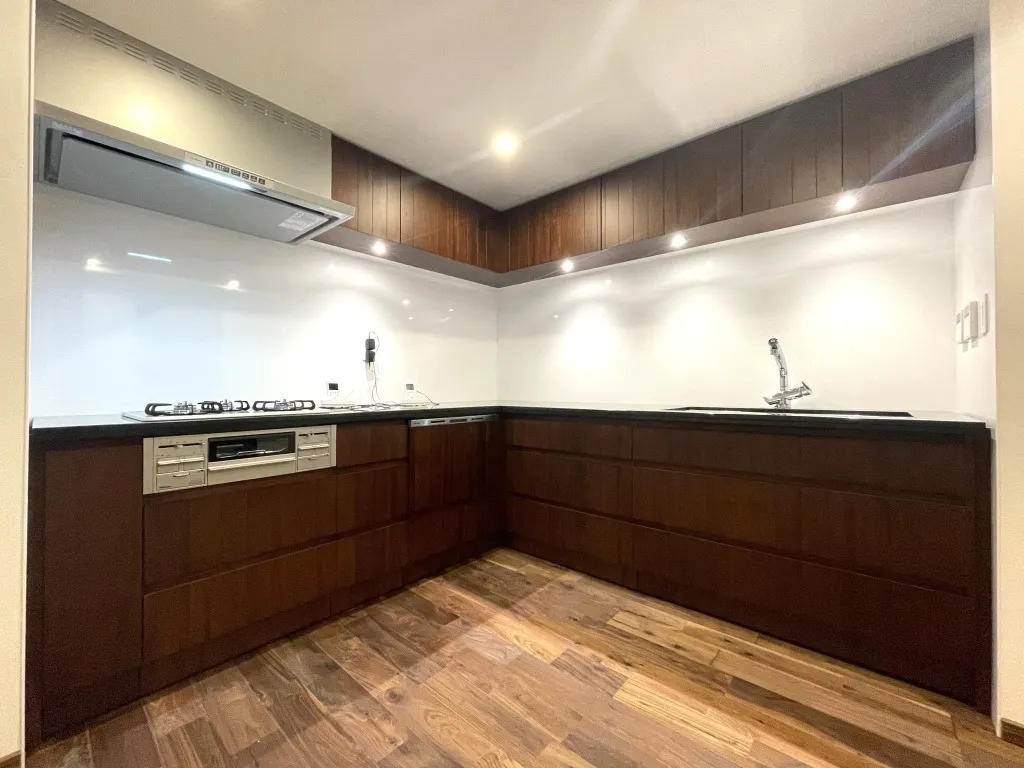 Jingumae House B1F, 1F