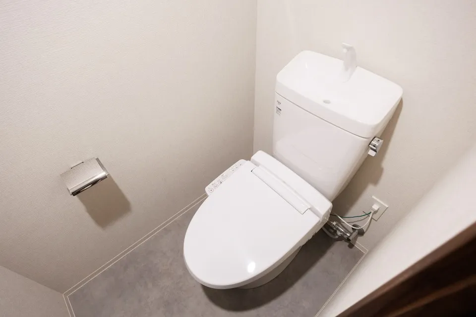 Hmlet Ikebukuro - Interior - ["Toilet seat", "Toilet", "Bathroom"]