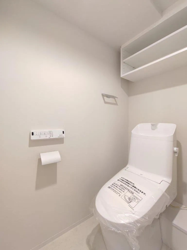 Cross Residence Takadanobaba - Interior - ["Flooring", "Toilet seat", "Floor"]