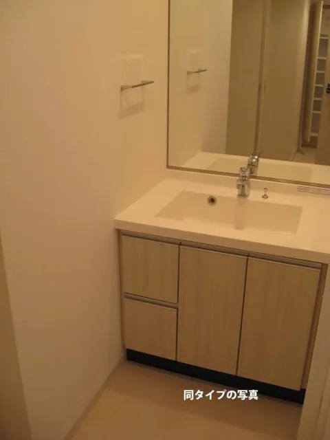 Comforia HIgashi-IKebukuro  - Interior - ["Mirror", "Cabinetry", "Furniture"]