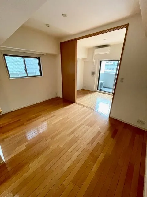 Residia Ochanomizu - Interior - ["Window", "Fixture", "Interior design"]