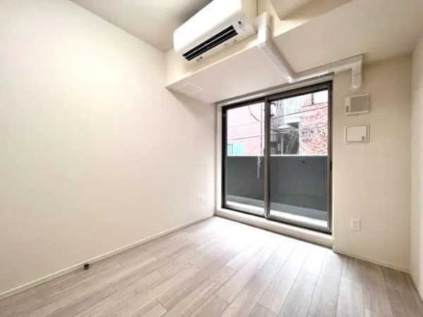 Brillia Ist Komagome - Interior - ["Building", "Window", "Fixture"]