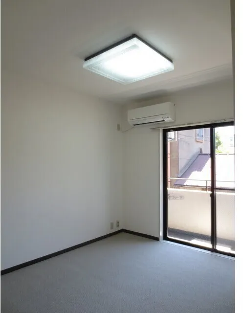 Elgan Gakugei Daigaku - Interior - ["Ceiling", "Light fixture", "Silver"]