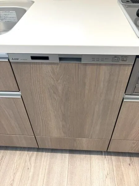 Lumiere Kaizukazaka - Interior - ["Cabinetry", "Countertop", "Computer desk"]