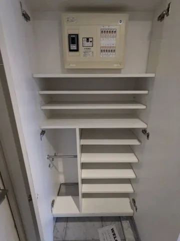 MG Meguro Station - Interior - ["Machine", "Design"]