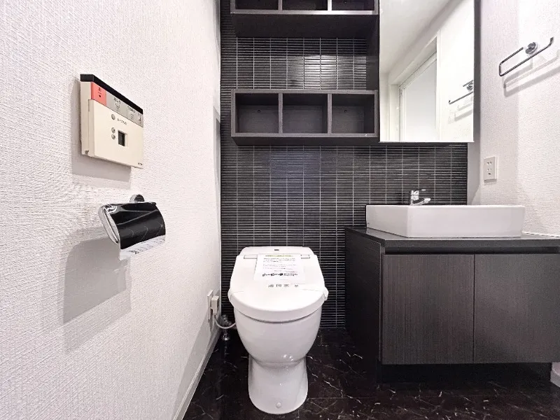 Castalia Otsuka - Interior - ["Toilet seat", "Plumbing fixture", "Flooring"]