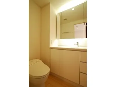 Cabin Arena Akasaka - Interior - ["Property", "Bathroom", "Room"]