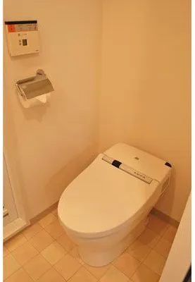 Plair Duc Ginza East III - Interior - ["Toilet seat", "Toilet", "Plumbing fixture"]
