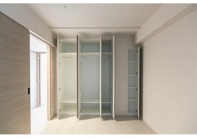 Demes Kiba - Interior - ["Door", "Fixture", "Rectangle"]
