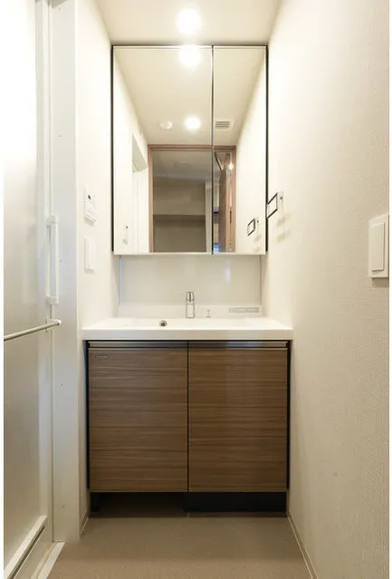 La Tierra Otorii - Interior - ["Flooring", "Floor", "Bathroom cabinet"]