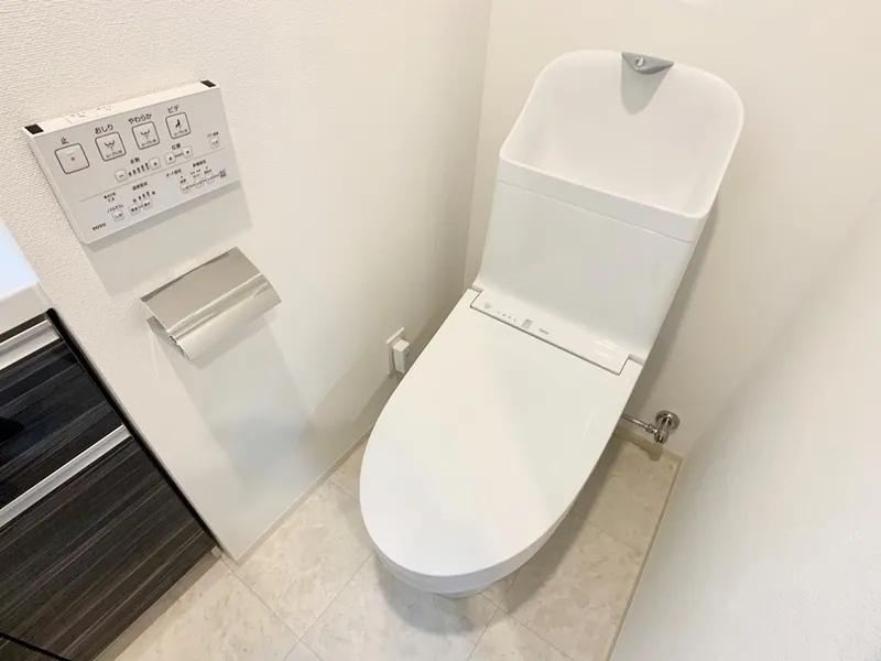 Gran Casa Sumiyoshi - Interior - ["Toilet seat", "Toilet", "Plumbing fixture"]