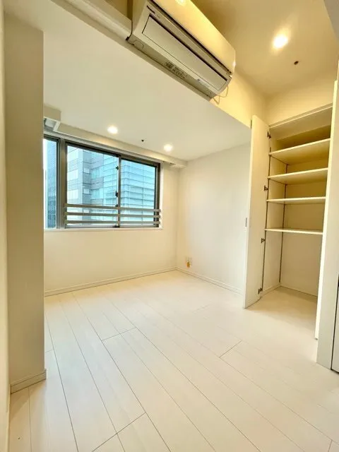 Residia Omori II - Interior - ["Flooring", "Floor", "Ceiling"]