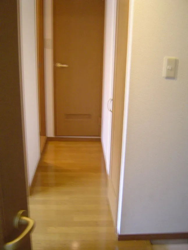 Laclas Tawaramachi - Interior - ["Fixture", "Door", "Wood"]