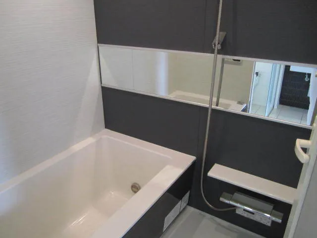 Court Hills Hiroo Minami - Interior - ["Plumbing fixture", "Bathroom", "Flooring"]