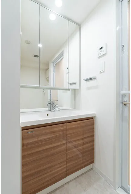 LUMIEC BUNKYO SENGOKU - Interior - ["Bathroom Sink", "Flooring", "Plumbing fixture"]